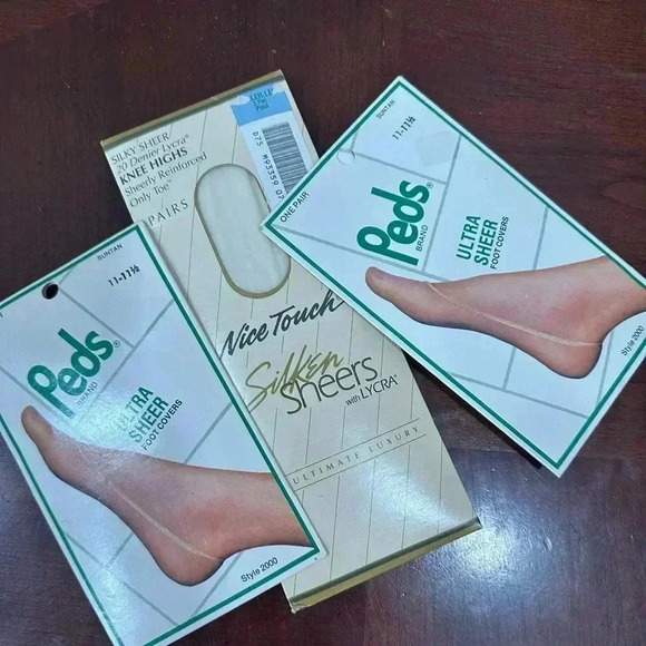 4 pairs Sheer Socks 2 pairs SHEER KNEE HIGHS + 2 pairs no show foot covers - Picture 1 of 6